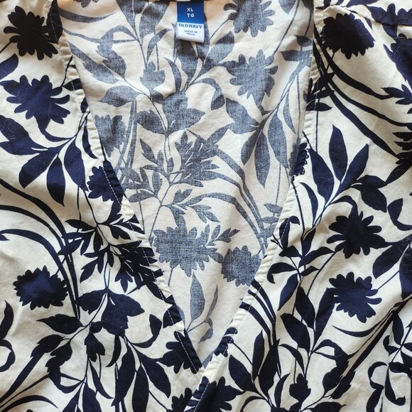 Old navy wrap blouse - Picture 3 of 3